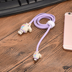Image d'un câble USB licorne près d'un téléphone